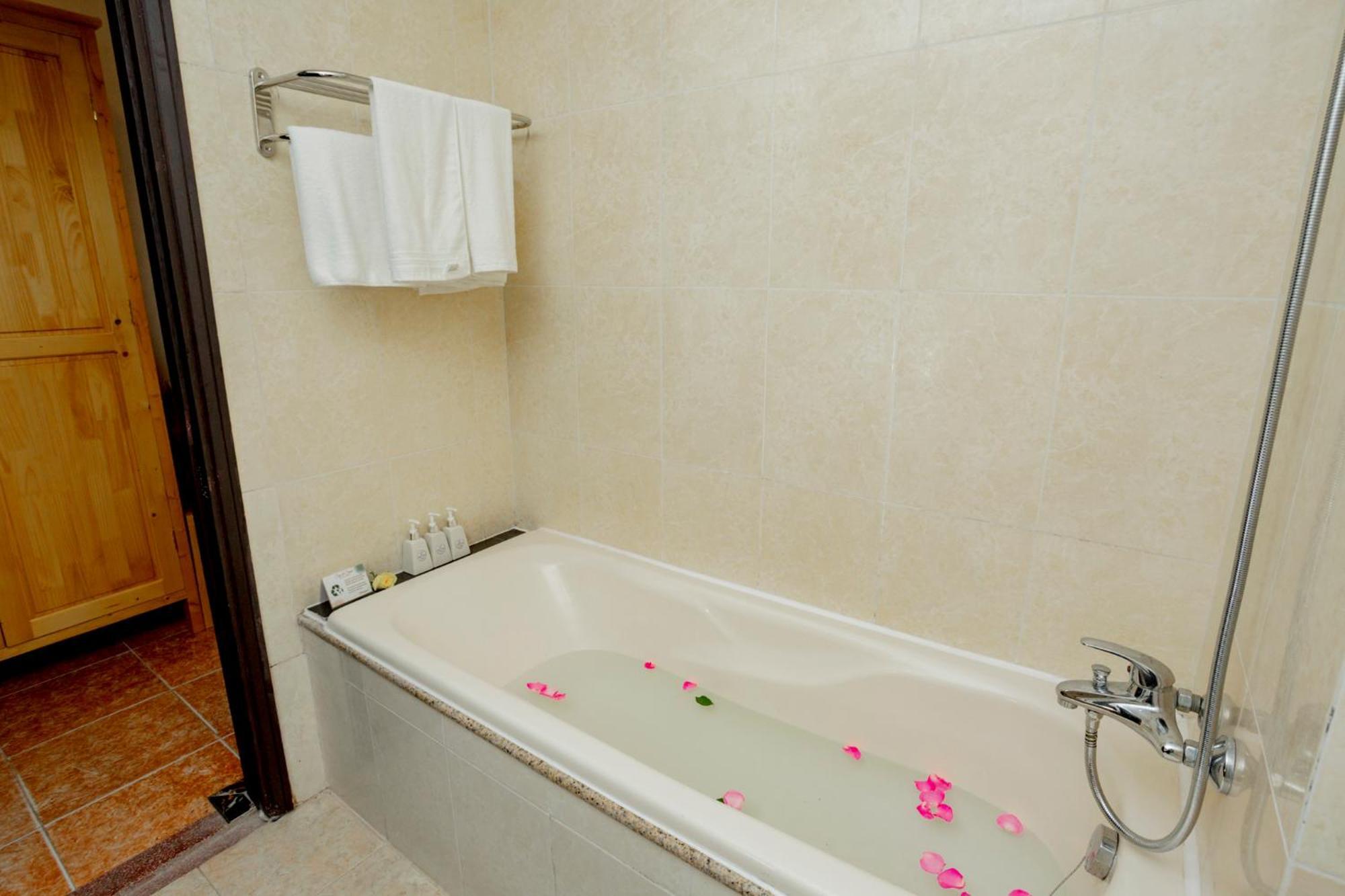 Sea And Hotel Hội An